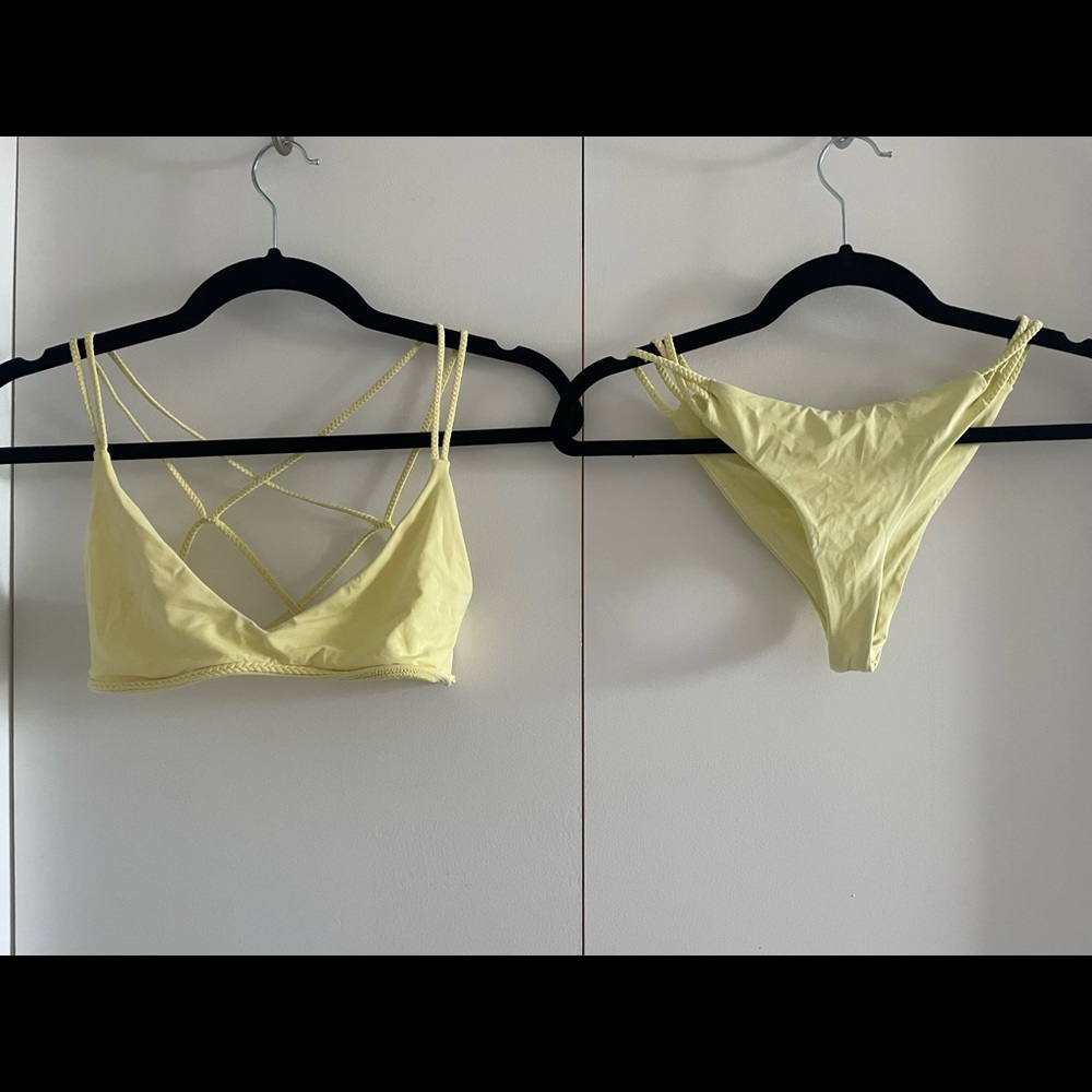 USED Frankie’s bikinis size medium pale yellow bikini